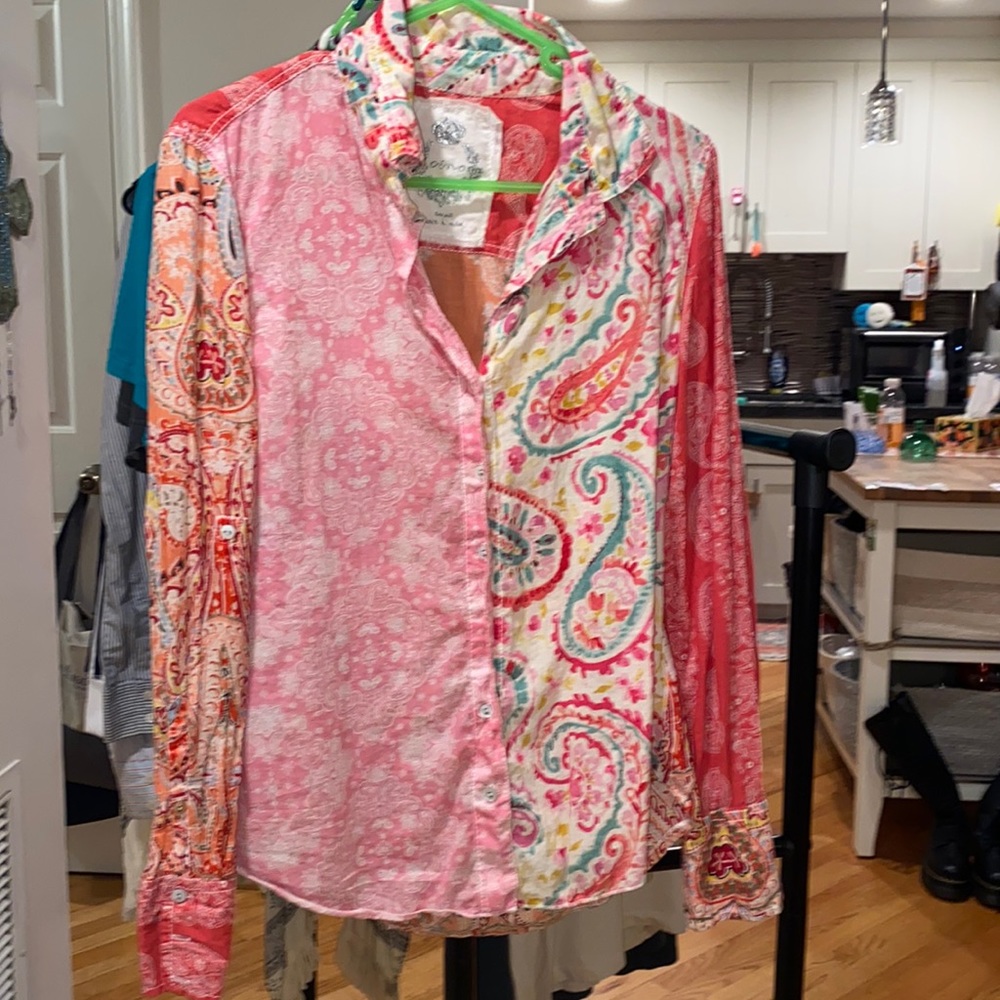 ✨🍭BNWOT🍭✨NEVER WORN✨🍭BEAUTIFUL COLORFUL BUTTON DOWN BLOUSE🍭✨SMALL✨🍭